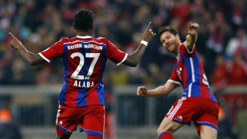 David Alaba erzielte die Führung für den FC Bayern München. Im Hintergrund freut sich Xabi Alonso mit dem ÖFB-Teamspieler. Foto: ap
