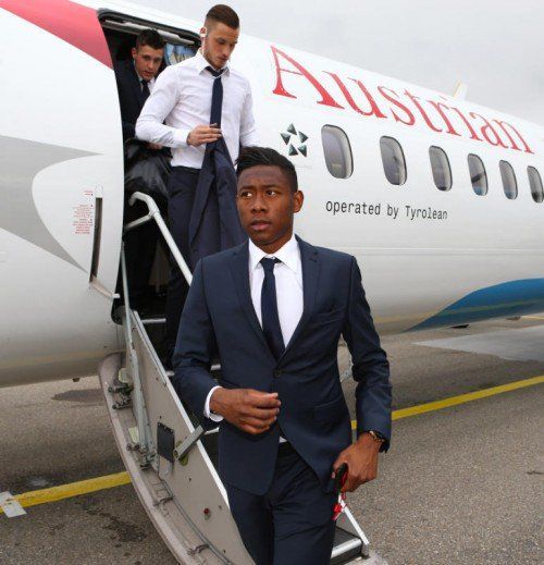 David Alaba (v.) und Marko Arnautovic bei der Ankunft am Flughafen Altenrhein.