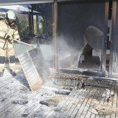 Frastanz: Holzterrasse geht in Flammen auf