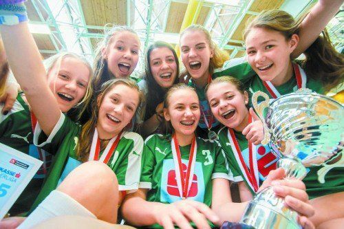 Die siegreichen Mädchen der VSMS Nüziders vertreten die Farben Vorarlbergs beim Bundesfinale Ende April in Kärnten. Fotos: steurer