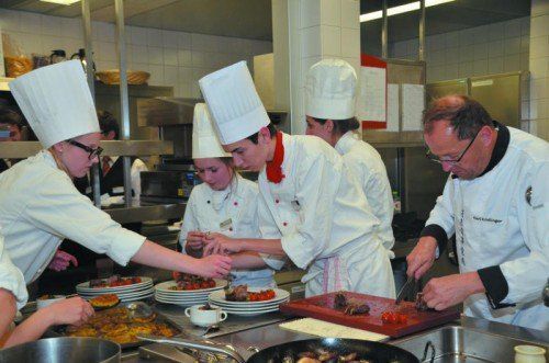 Ein Beispiel für das große Engagement und die Gastfreundschaft der Vorarlberger: Rankweiler Schüler kochen bei der EYOF