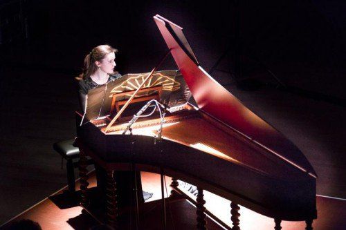 Elina Albach am Cembalo während des Konzertabends „Harmonia Mundi“. Foto: Dietmar Mathis