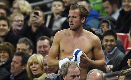 Football - England v Lithuania - UEFA Euro 2016 Qualifying Group E - Wembley Stadium, London, England - 27/3/15
England's Harry Kane prepares to come on as a substitute
Reuters / Dylan Martinez
Livepic
EDITORIAL USE ONLY.