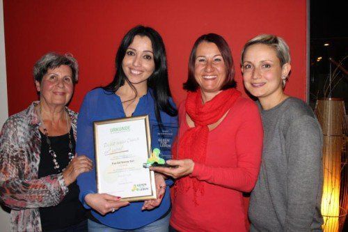 Herlinde Marosch, Gül Sensoy-Sari, Susanne Marosch und Cemanur Kartal (v. l.) hoffen nun, dass der Bub seine Krankheit besiegt.  Foto: Privat  