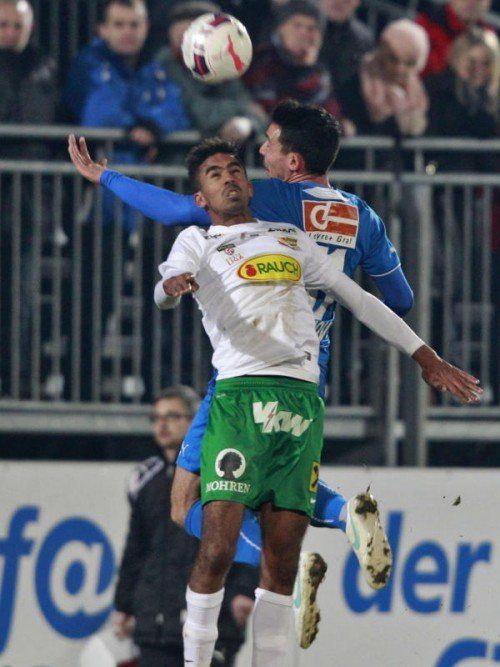 HORN,AUSTRIA,20.MAR.15 - SOCCER - Sky Go Erste Liga, SV Horn vs SC Austria Lustenau. Image shows Seifedin Chabbi (Lustenau) and Ignazio Diaz Casanova (Horn).
Photo: GEPA pictures/ Josef Bollwein