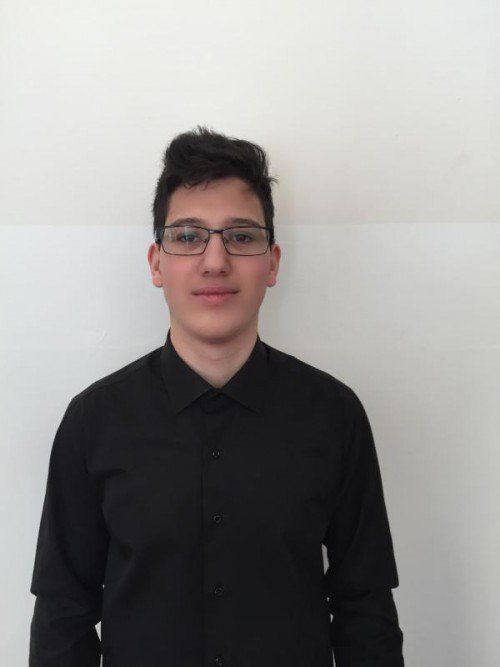 „Ich habe mich bisher nie mit Politik auseinandergesetzt und erhoffe mir von der Podiumsdiskussion mehr über die Pläne, die Vorstellungen und über die Kandidaten im Detail zu erfahren." Süha Emin Gaye, 16, Dornbirn