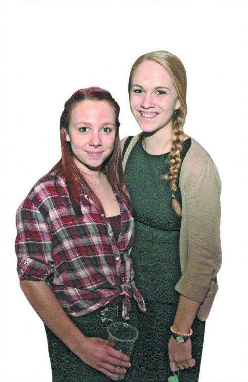 In Feierlaune: Sabrina Bilgeri und Hannah-Mira Hauts. Fotos: ame