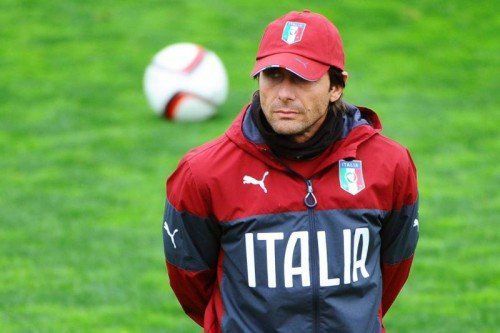Italiens Teamchef Antonio Conte kehrt heute in seine Heimstätte nach Turin zurück und trifft dort im Test auf England. Foto: epa