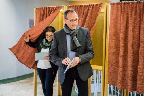 Josef Siebmacher wurde von seiner Frau Karin ins Wahllokal begleitet. Er zeigte sich als fairer Verlierer.  Fotos: VN/Steurer