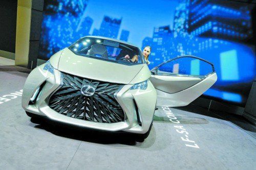 Kleiner Luxus-Lexus
Klein und dennoch ziemlich luxuriös. Der Toyota-Edel-Ableger Lexus zeigt in Genf die Kleinwagen-Studie LF-SA.
