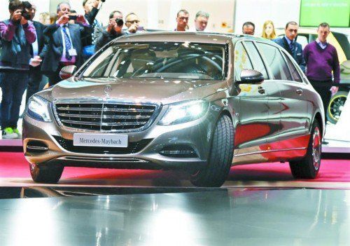 Luxus pur
Wer auf gut eine halbe Million Euro verzichten kann, dem bietet Mercedes mit dem MB-Maybach-Pullman ein Luxusgefährt vom Feinsten. Marktstart: 2016. Weitere Highlights am Messestand: Mercedes C-Klasse mit Plug-In-Hybrid, V-Klasse-Konzept mit Plug-In-Hybrid und das GLE Coupé.