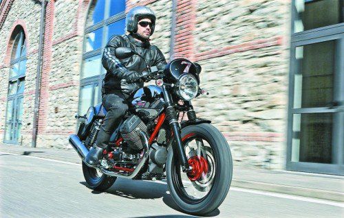 Moto Guzzi V7 II: rundum optimiertes Retro-Bike, in drei Versionen, nun mit sechs Gängen und ABS.