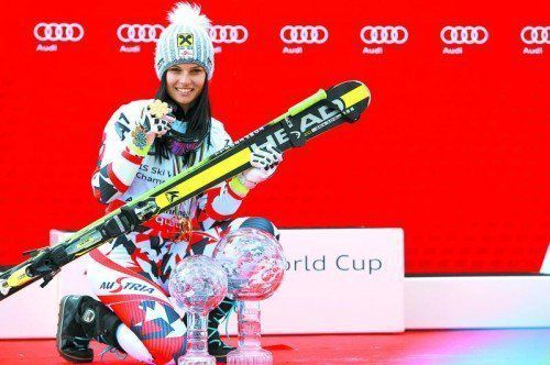 Nach Doppel-Gold bei der WM holte sich Anna Fenninger im Weltcup die große Kugel und eine kleine für den RTL-Weltcup ab. Foto: gepa