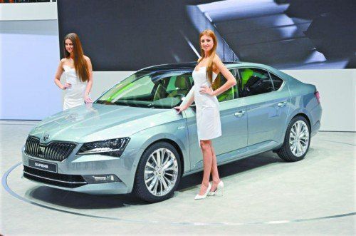 Neue Ära
Messepremiere für den neuen Skoda Superb. Neues Design, noch mehr Platz und effizientere Motoren. Die Preise beginnen bei 26.680 Euro.