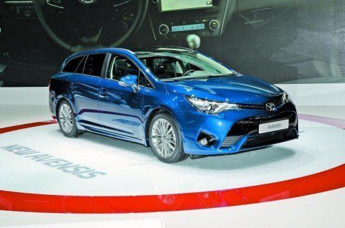 Neue Optik
Das Mittelklassemodell Toyota Avensis tritt mit neuer Optik und überarbeiteter Technik gegen Passat und Co. an.