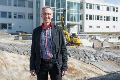 Norbert Kathan auf der Baustelle des zukünftigen Operations-Trakts des LKH Feldkirch. Foto: Stiplovsek