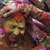 Inder feiern „Fest der Farben“