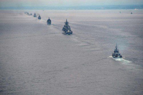 Russische Kriegsschiffe machen sich auf den Weg. Nachdem die NATO rund um die Ukraine ein Manöver abhält, zeigt auch Moskau Präsenz. AP