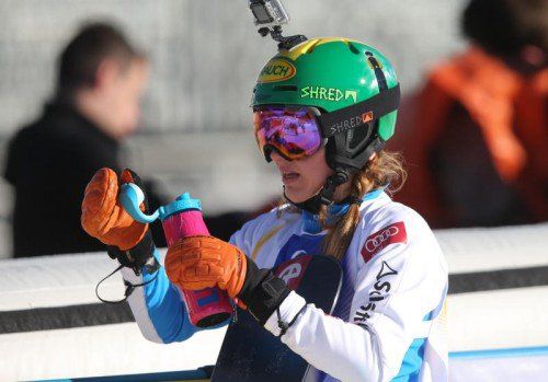Snowboarderin Susanne Moll freut sich über den EC-Sieg. foto: gepa