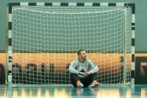So entspannt wie auf dem Bild wird es für Hard-Goalie Golub Doknic heute in Krems auf keinen Fall. Stiplovsek