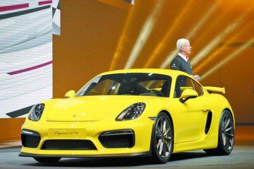 Stärkster Cayman ever
Porsche zeigt in Genf den schärfsten Cayman ever. In der GT4-Version bringt es das Mittelmotor-Coupé auf satte 385 PS Leistung.