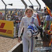 Susie Wolff fährt auch 2015 freie Trainings
