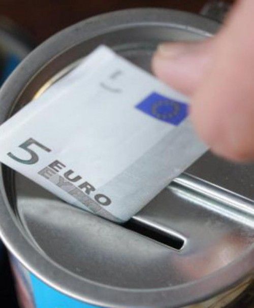 An der Haustür zu spenden, setzt Vertrauen voraus.  Foto: dpa  