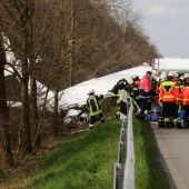 Kleinflugzeug stürzte neben Autobahn ab