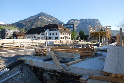 Das westseitige Tragwerk mit Abdichtung und Aufbeton als Oberfläche ist bereits fertiggestellt.  Foto: lcf  