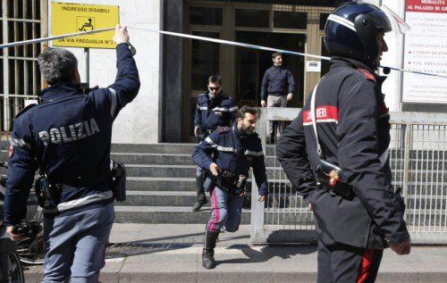 Dem Täter gelang es, nach den Schüssen zu fliehen. Die Polizei konnte den Mann aber kurze Zeit später verhaften. Foto: AP