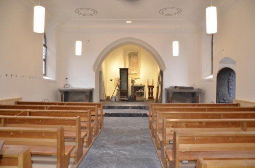 Dir Kirchenbänke sind bereits wieder eingebaut. Bald kommen auch die restaurierten Altäre an ihren angestammten Platz zurück. Foto: hw