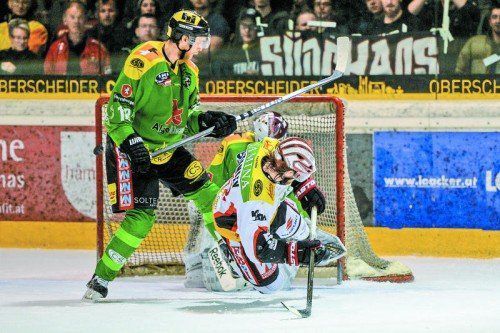 Dylan Stanley musste sich gegen Martin Oraze wehren. Foto: gepa