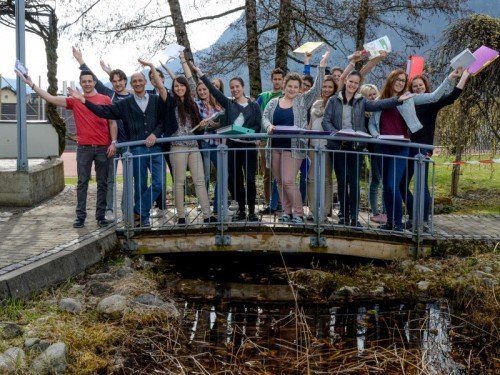 Ein bisschen Spaß muss sein: Die 5B der Tourismusschule Bludenz steckt im Maturastress.  Foto: VN/Lerch