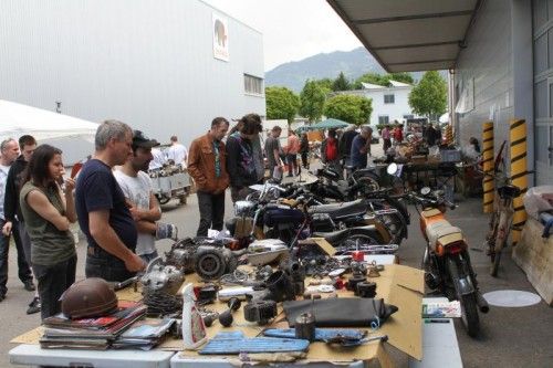 Fahrzeuge und Ersatzteile warten heute ab 8 Uhr auf dem Banner-Batterien-Areal auf neue Besitzer.