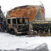 Flammen nach Tagen eingedämmt
