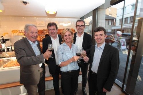 Hausherr Roman Rauch, Gastgeber Egon und Monika Haag, Prisma-GF Bernhard Ölz und Bürgermeister Martin Summer. Fotos: ame