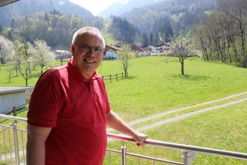 Kurt Gerszi hat wieder gut ins Leben zurückgefunden und hilft nun anderen Schlaganfallbetroffenen.