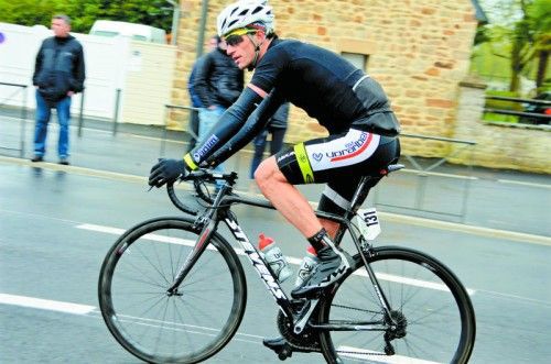 Im Regen solo unterwegs: Nicolas Baldo. Foto: M. Lazou