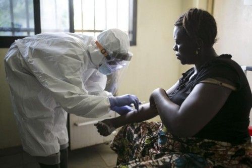 Insgesamt haben sich in Guinea, Liberia und Sierra Leone seit 2013 25.600 Menschen mit dem Virus infiziert. Foto: Reuters