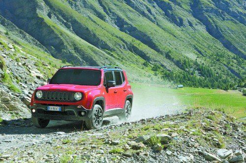 Jeep Renegade: Der Technik-Bruder des Fiat 500X bringt optisch das Ami-Flair sehr glaubhaft rüber.