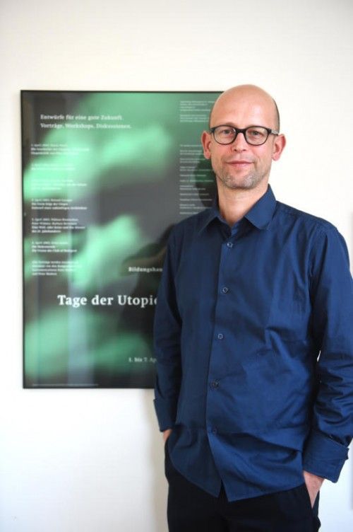 Kurator und Kommunikationsberater Hans-Joachim Gögl hat die Tage der Utopie mitbegründet.  Foto: VN/Rhomberg            