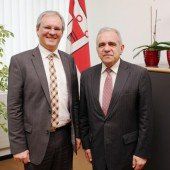 Der Botschafter besucht das Land