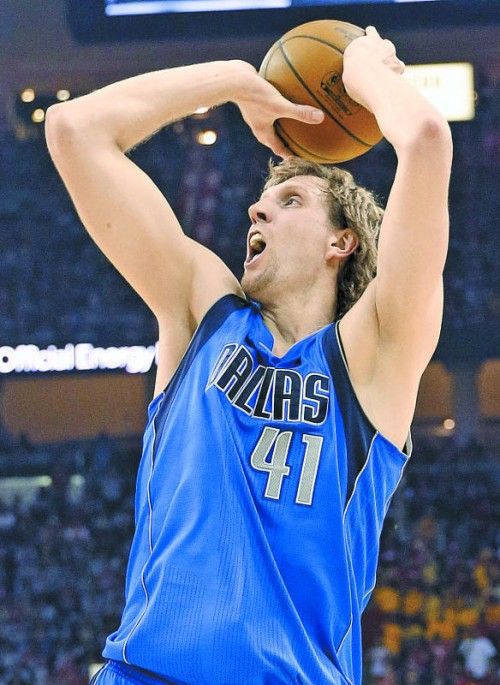 Mit Dallas gegen Houston in Rücklage: Dirk Nowitzki. Foto: ap