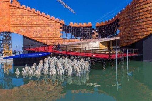 Terrakotta-Krieger und Chinesische Mauer für die Puccini-Oper „Turandot“: Auf der Bregenzer Seebühne wird heute das Richtfest gefeiert.  Foto: VN/Steurer