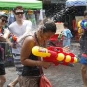 Thailand feiert Neujahr mit Wasser und Kreide