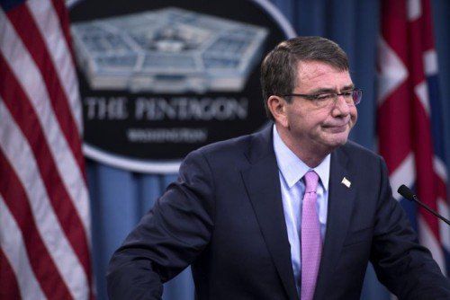US-Minister Ashton Carter drohte sogar mit Militärschlag.  FOTO: EPA