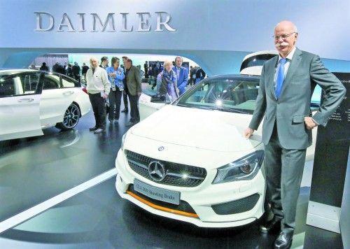 Vorstandschef Dieter Zetsche mit dem neuen CLA Shooting Brake.