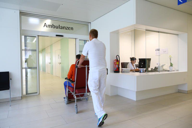 Niemand wartet gerne lange, aber zuweilen geht es nicht anders.⇒vn
