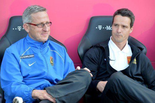 Walter Knaller (l.) ein letztes Mal vereint mit Kotrainer und Nachfolger Oliver Lederer auf der Trainerbank. Foto: gepa
