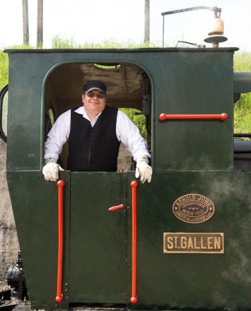 Walter Stark auf „seiner“ Dampflok. Oder: Ein Mann ist glücklich.